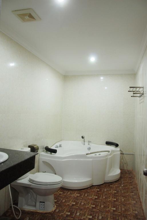 Emerald Bb Battambang Hotel Exterior foto